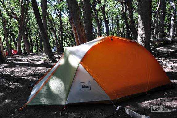 Nossa barraca armada no camping de Poincerot, no parque Los Glaciares, região de El Chaltén, no sul da patagonia argentina